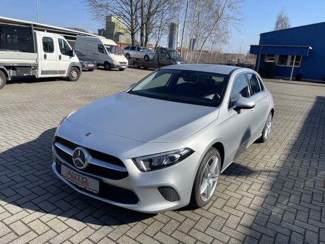 MERCEDES-BENZ A 200 d Progressive, LED