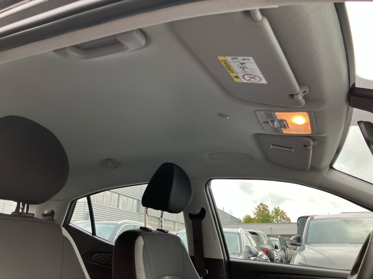 Fahrzeugabbildung Hyundai i10 SELECT Fernlichtass. Kam. Navi PDC SpurH