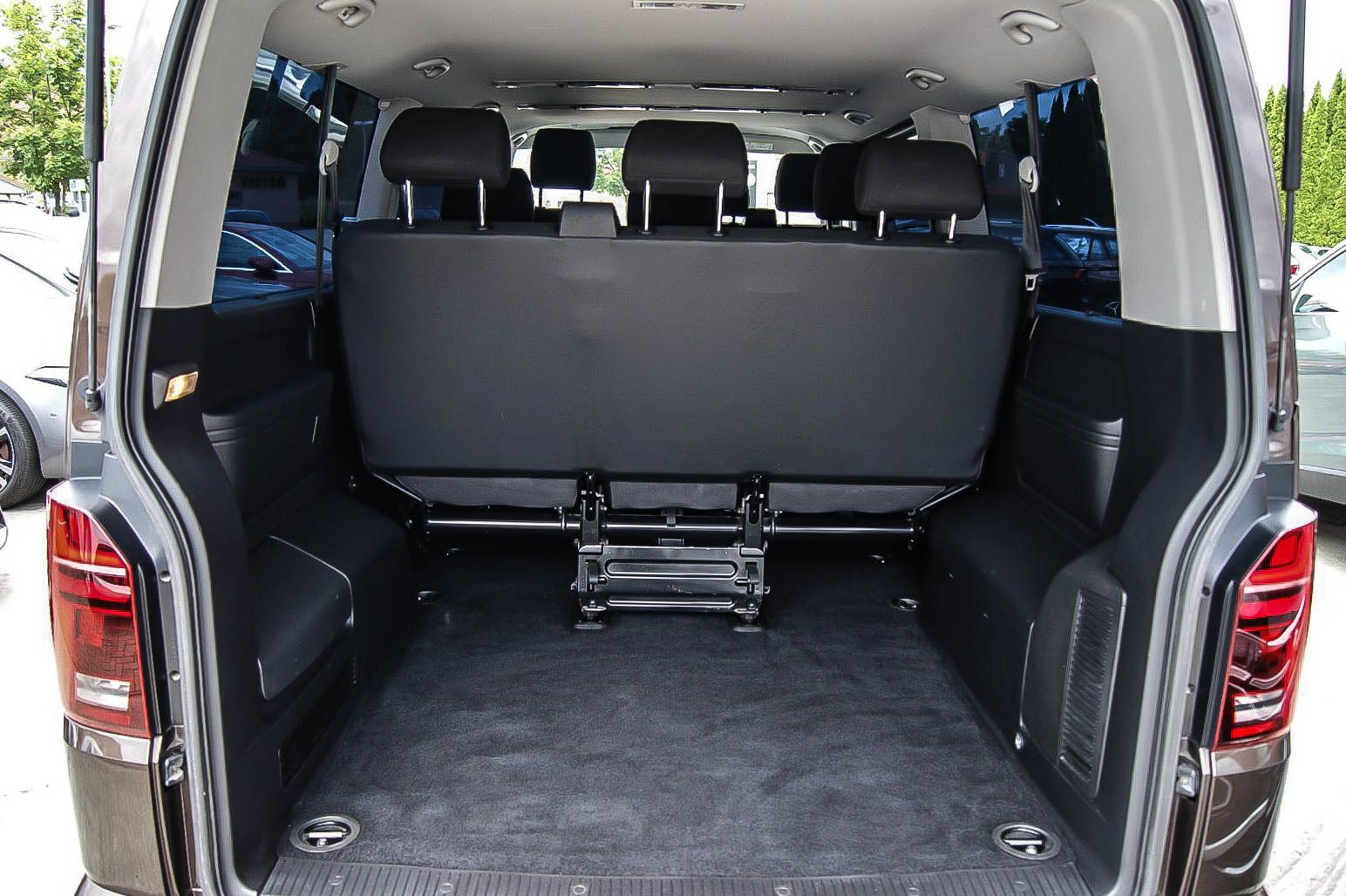Fahrzeugabbildung Volkswagen T6 Caravelle lang 2.0 TDI DSG 9-Sitze NAVI XENON
