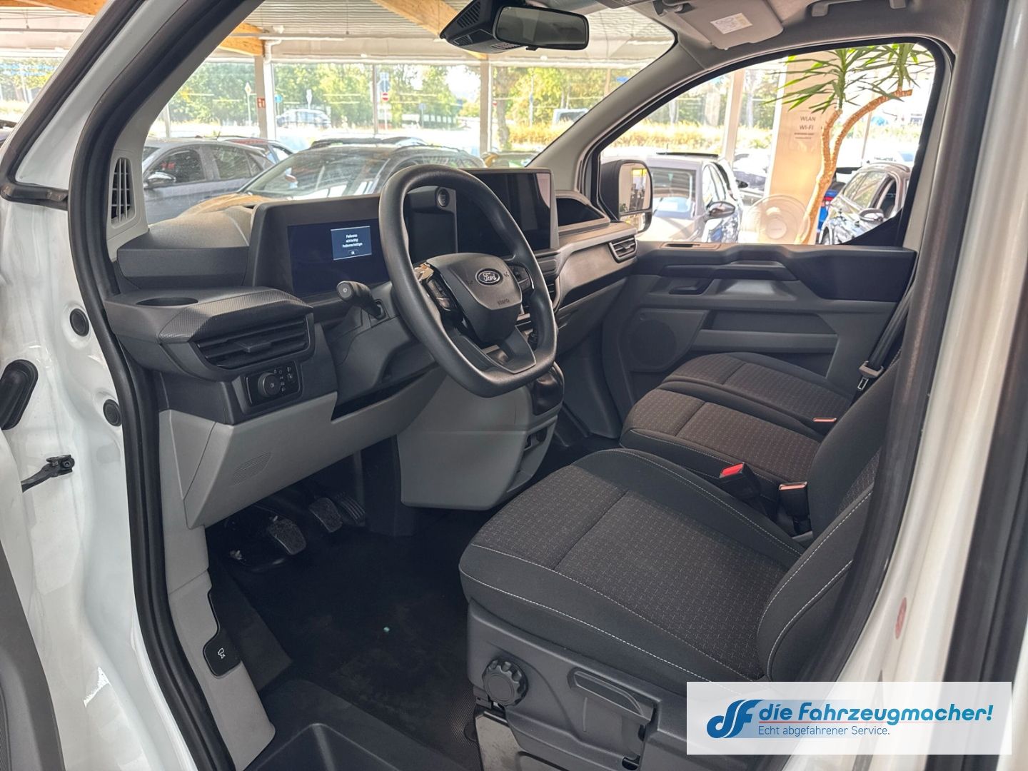 Fahrzeugabbildung Ford Transit Custom Kombi 320 L2 FWD Trend Navi LED K