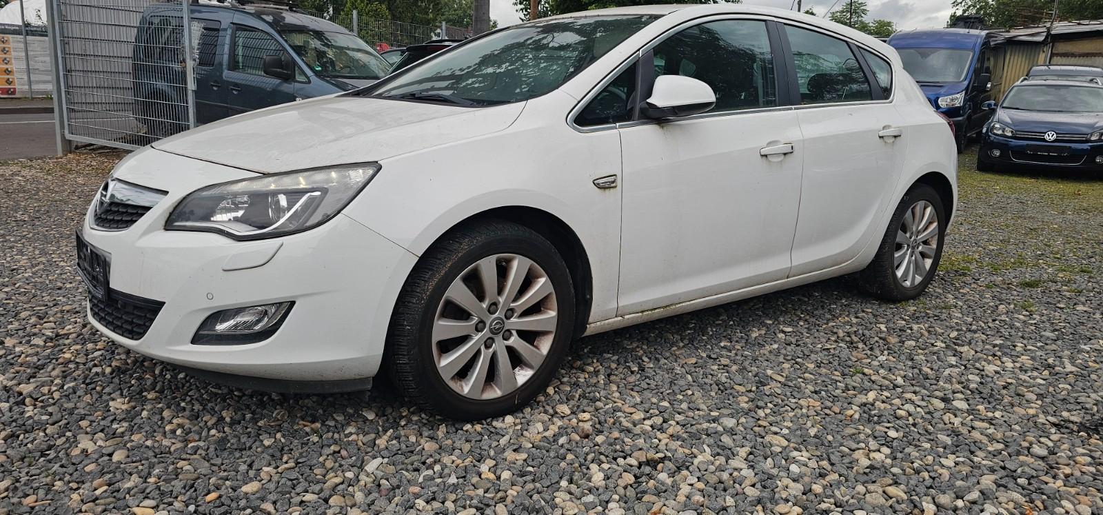 Opel Astra J Lim. 5-trg. Innovation