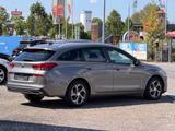 Hyundai i30 cw 1.6 CRDi Intro Edition DCT LED Navi Spur - Hyundai i30 Intro mit Diesel-Antrieb