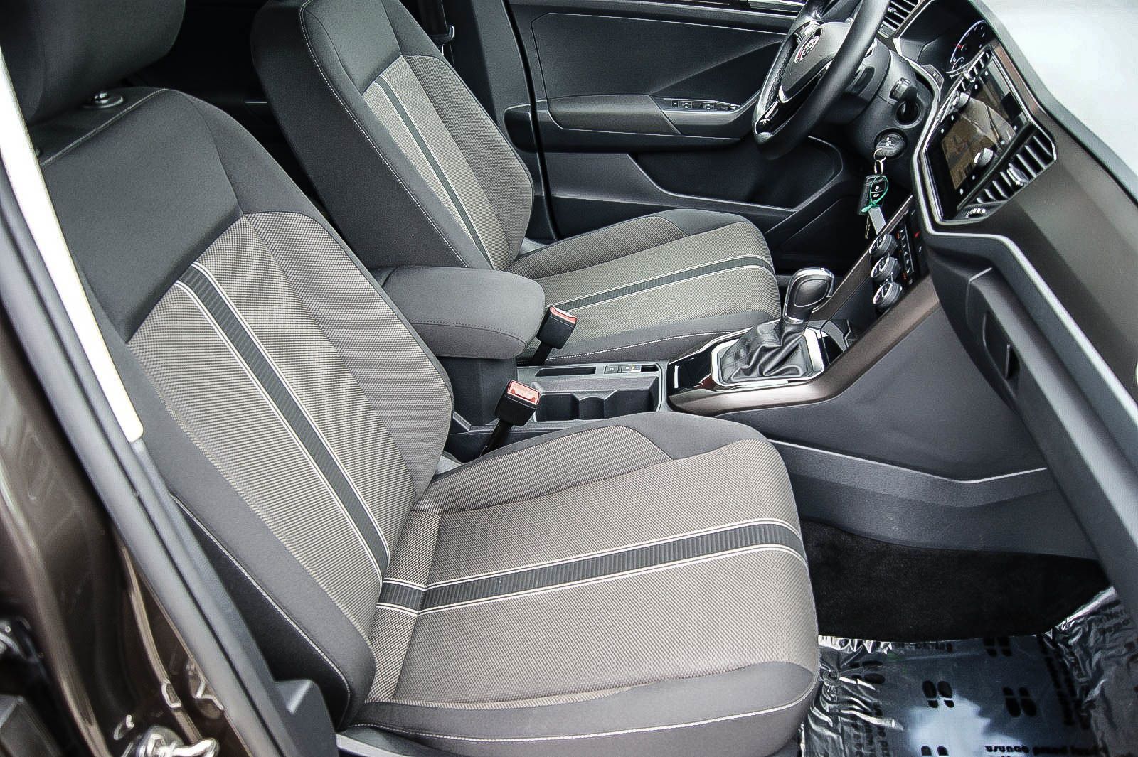 Fahrzeugabbildung Volkswagen T-Roc 15TSI DSG Style STHZG NAVI KAMERA 1HAND AC