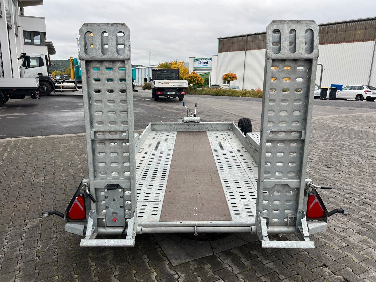 Fahrzeugabbildung Brian James Cargo Digger Plant 2 / Länge 3.700mm / 3.500kg