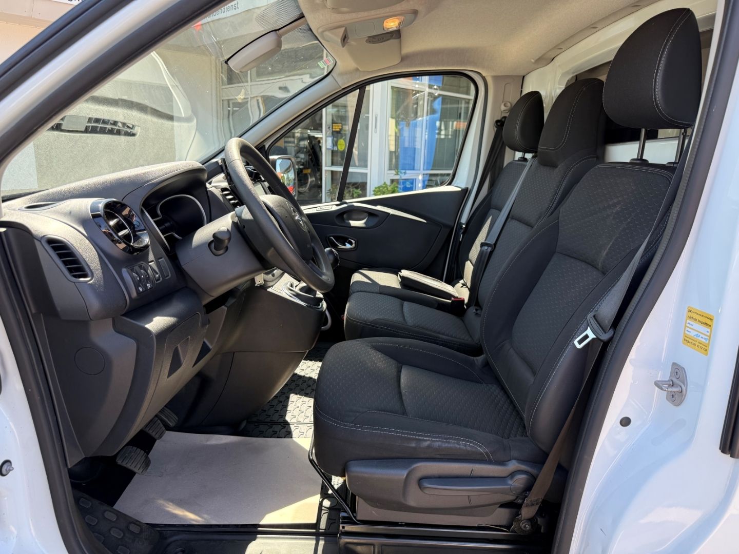 Fahrzeugabbildung Opel Vivaro B Kasten L2H1 Regalsystem+Kamera+AHK