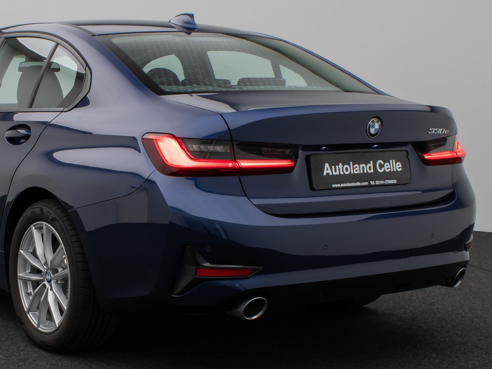 Fahrzeugabbildung BMW 330e  CockPitPro PDC Alarm Geschwindigkeitsreg