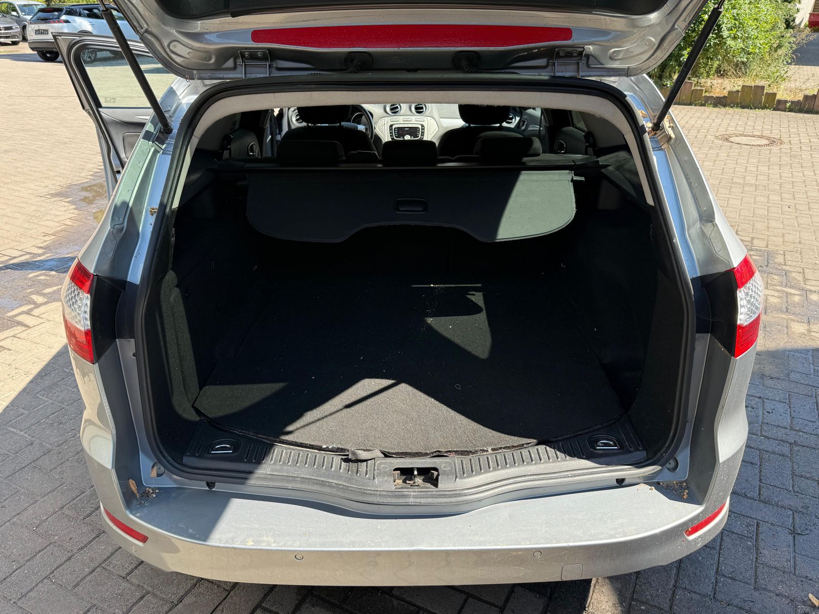 Fahrzeugabbildung Ford Mondeo 1.6 Ti-VCT Trend SHZ+PDC+MFL+SONY+KLIMA+