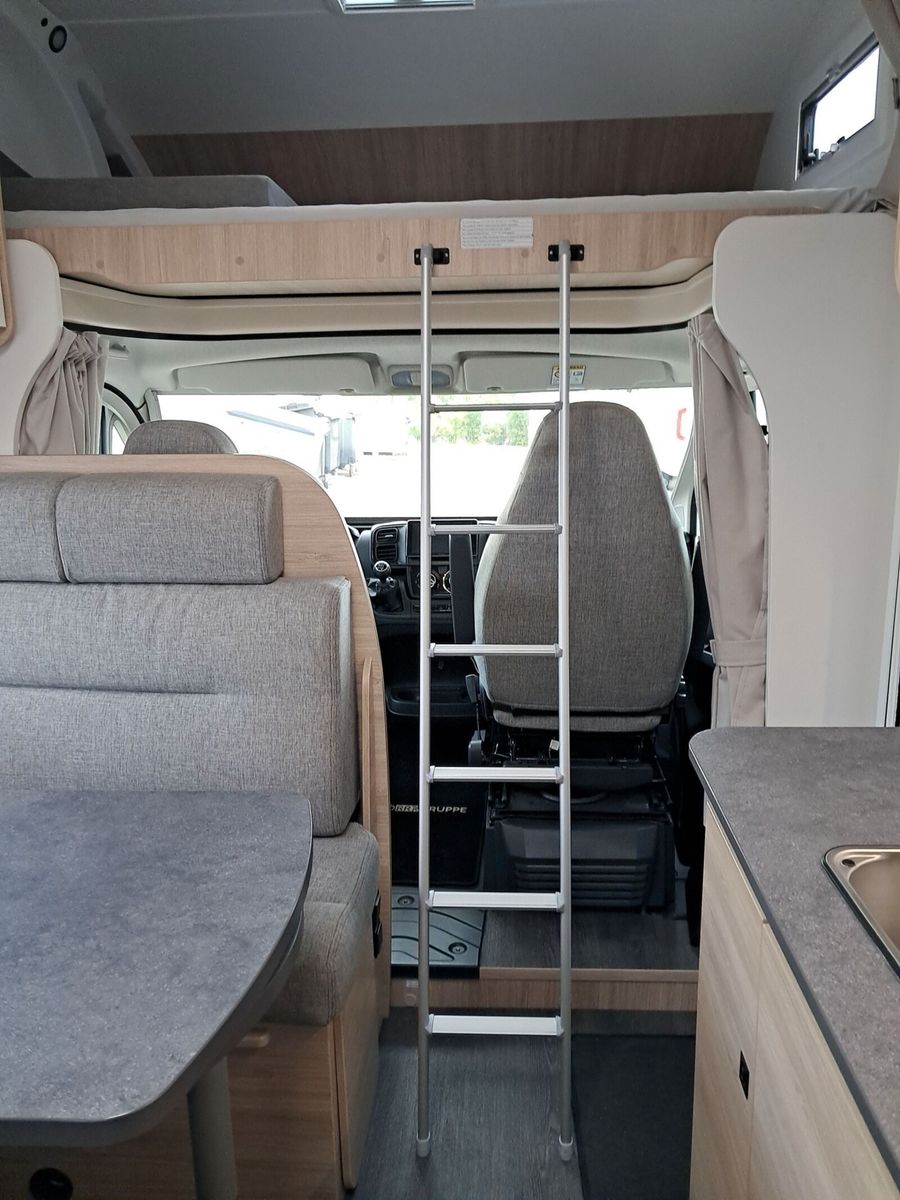 Fahrzeugabbildung Chausson Alkoven C727 First Line  Markise, Solar, RFK
