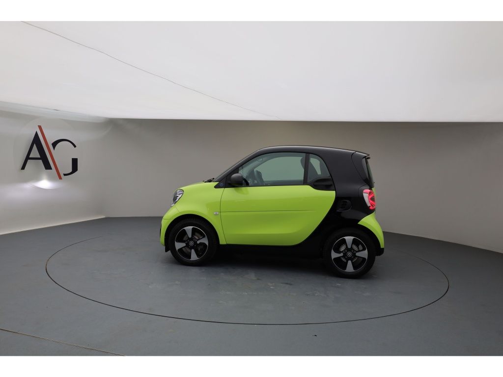Smart fortwo EQ 22kw Pano LED - neuwertig - limegreen imagem 3