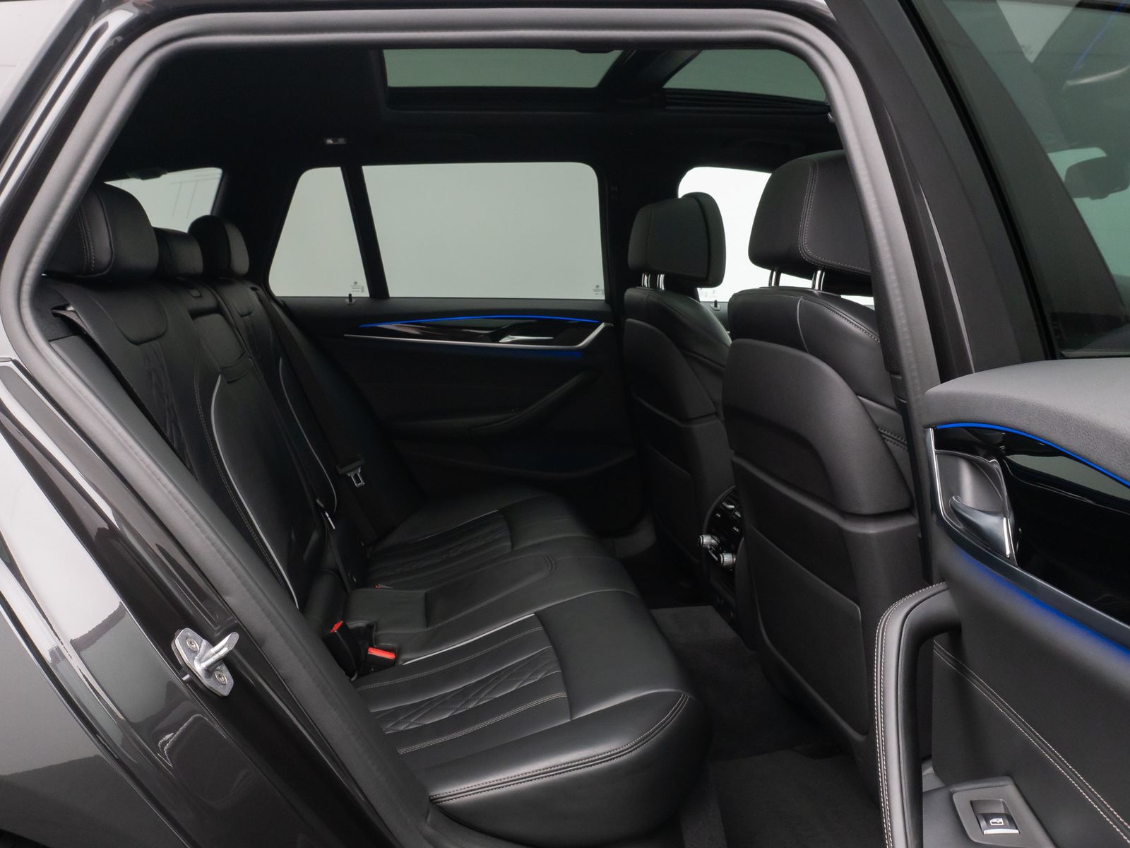 Fahrzeugabbildung BMW 540i xD SportLine Panorama HUD DAB HiFi 4xKlima