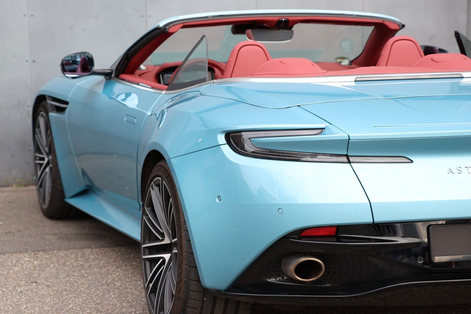 Aston Martin DB12 Volante 1. Hand foto 12