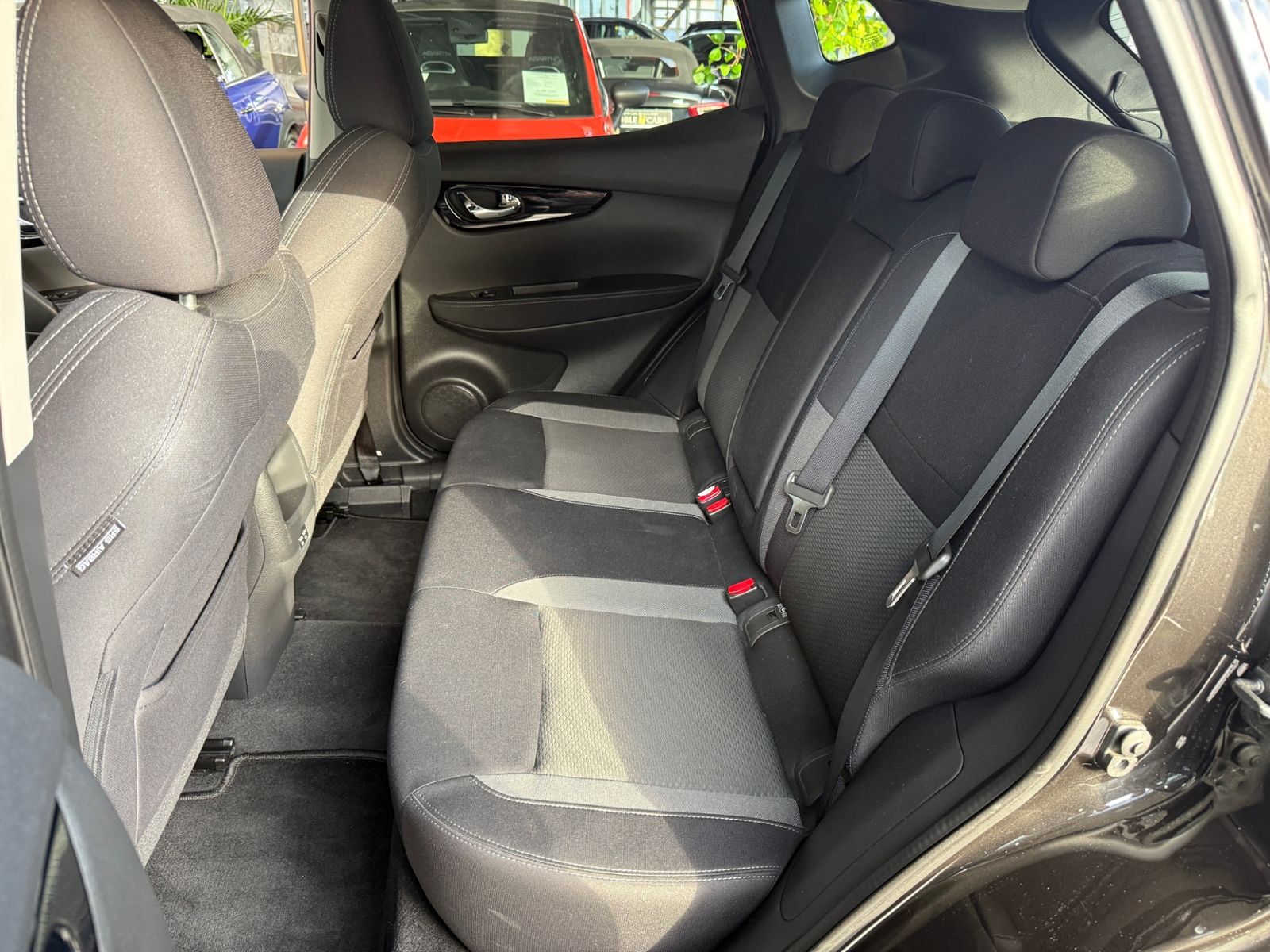 Fahrzeugabbildung Nissan Qashqai 1.3 DIG-T DCT ZAMA PANO NAV SHZ