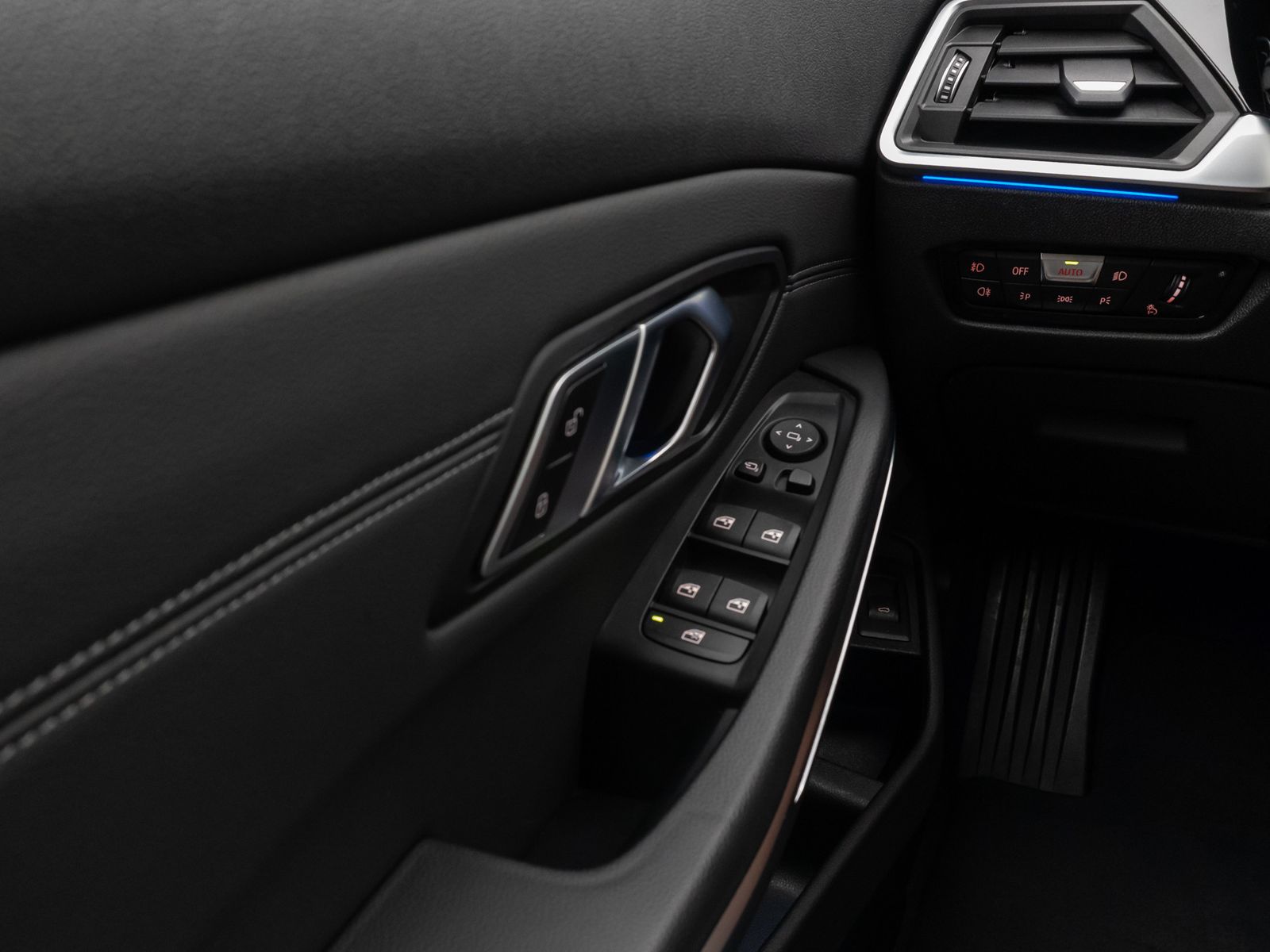 Fahrzeugabbildung BMW 320d Sport Line DAB Laser HUD Cockpit+ Komfort