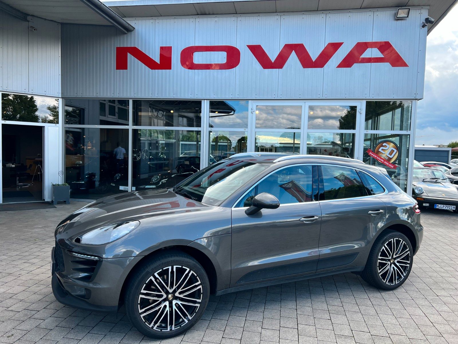 PORSCHE Macan