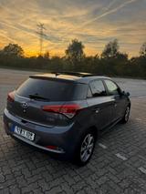 Hyundai i20 1.2 62kW YES! Plus *NAVI*PANO*KAMERA*1.HAND* - Hyundai i20 YES!-Plus