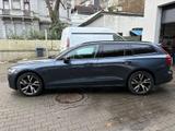 Volvo V60 B4 Plus Dark PANO Head-Up 360 ACC BLIS - Volvo V60 aus 2025