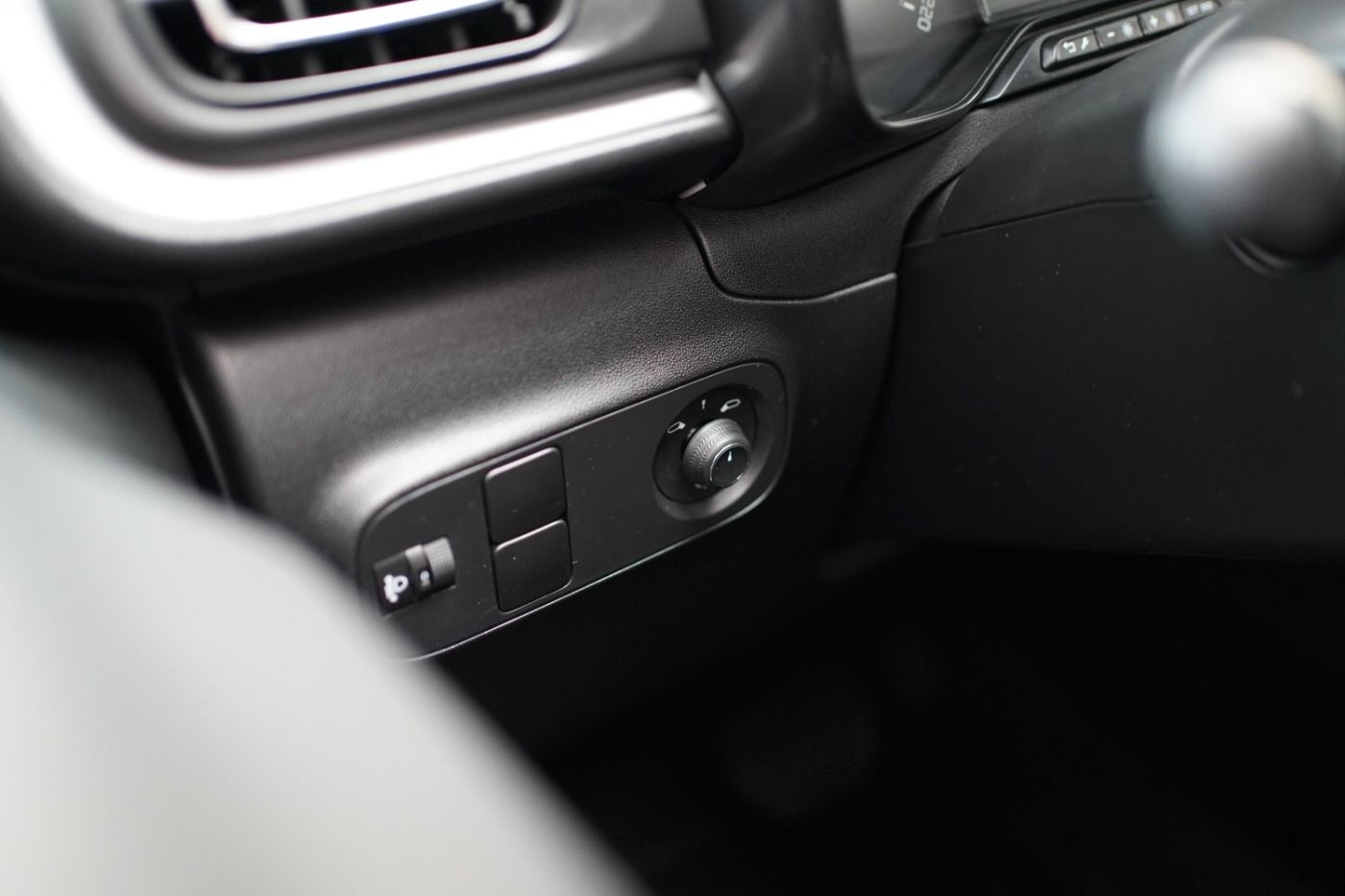 Fahrzeugabbildung Citroën C3 PureTech 110 EAT6 Shine Automatik Sitzheizung