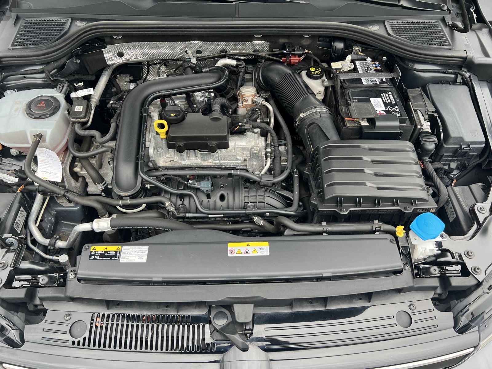 Golf VIII 1.0 eTSI DSG Navi*ACC*Standhzg.*LED