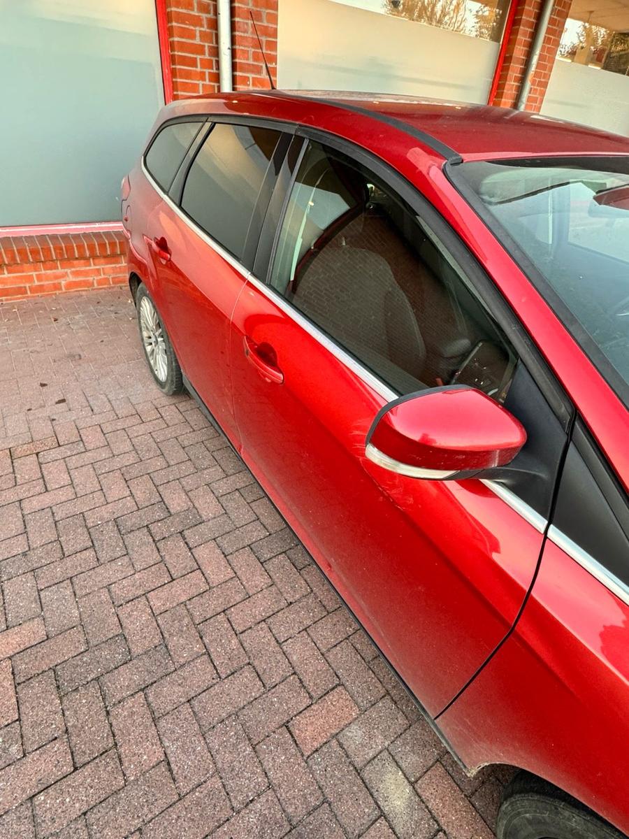Ford Focus 2011 — салон