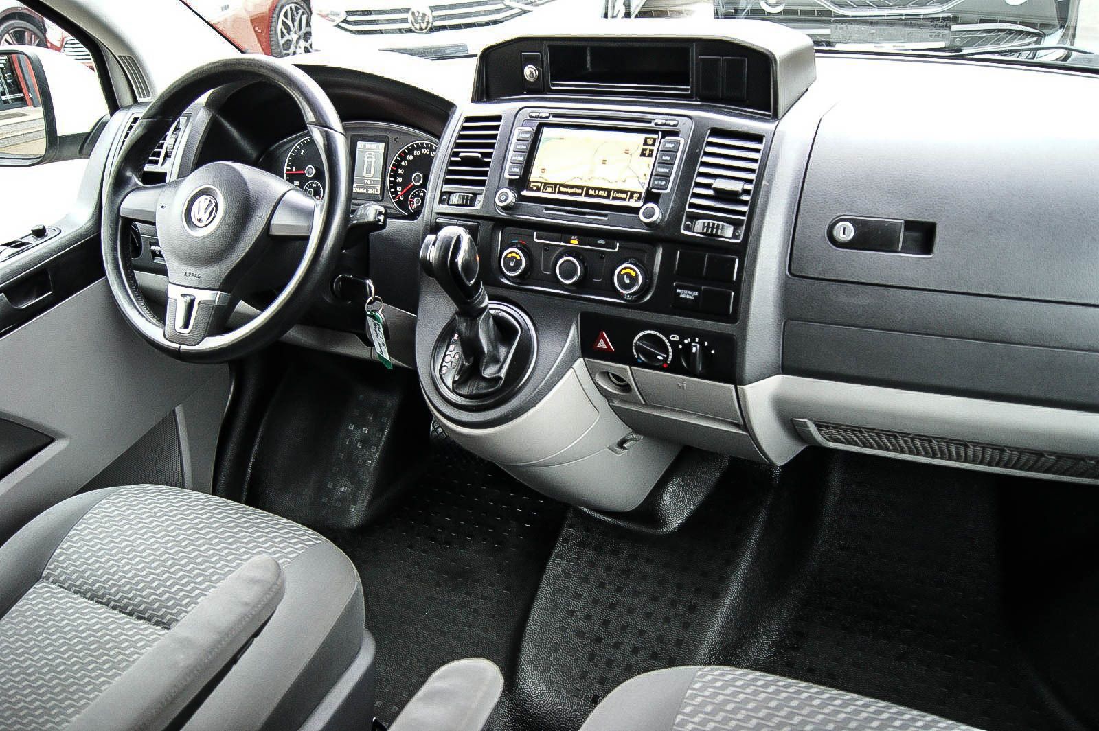 Fahrzeugabbildung Volkswagen T5 2.0TDI Mixto lang 4Motion DSG 5-SITZE ANHZV