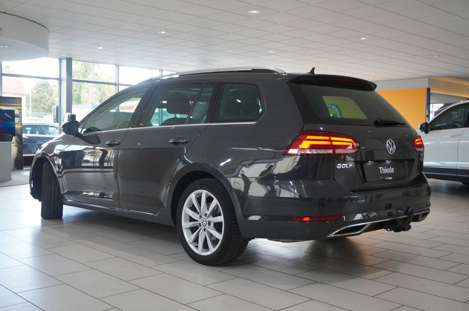 Fahrzeugabbildung Volkswagen Golf VII Vari. 1.5 TSI HIGHLINE DSG NAVI/LED/AHK