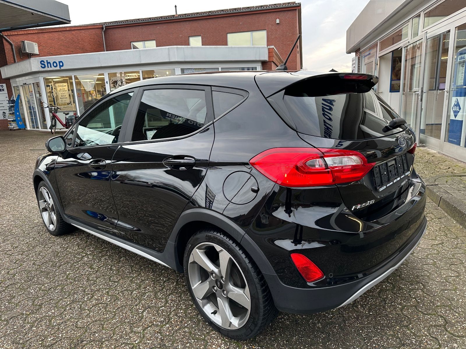 Fahrzeugabbildung Ford Fiesta 1.0 EB Active AppLink/SHZG/EPH/17"