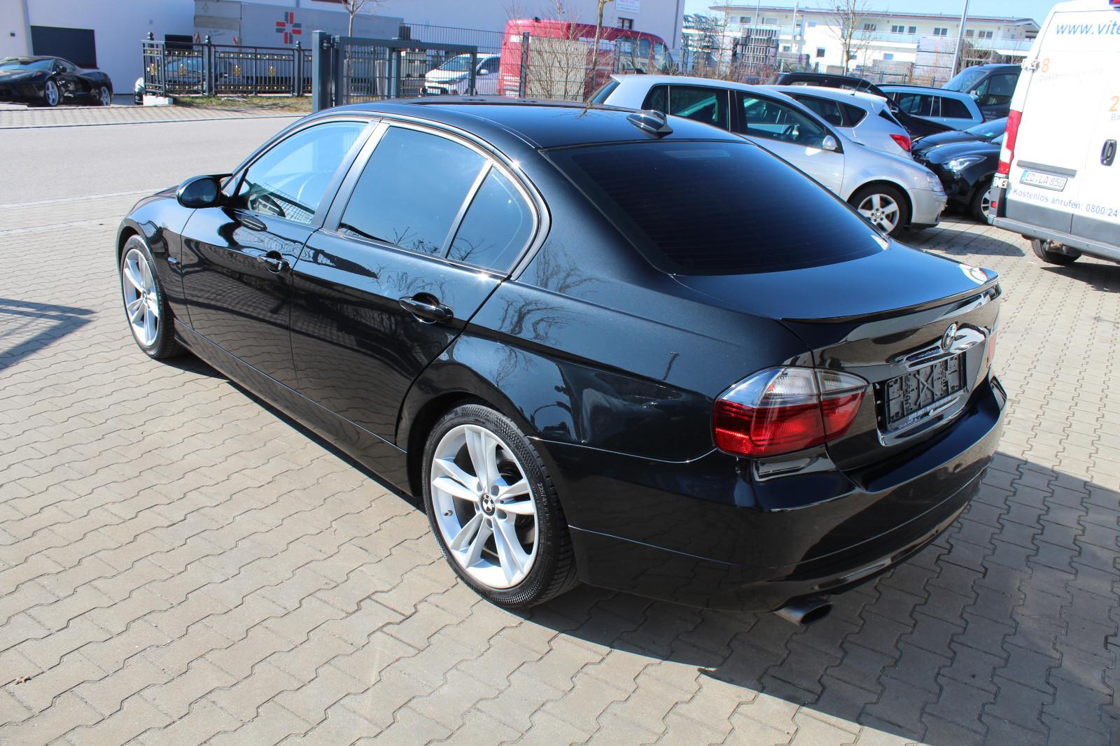 BMW 320 3 Limousine 320i großes Navi/Vollleder