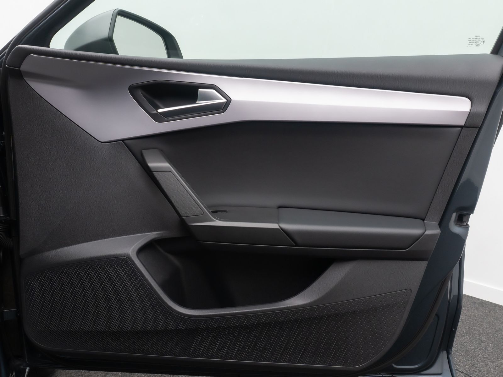Fahrzeugabbildung SEAT Leon e-HYBRID FR Tempomat DigitDispl ParkAsssit