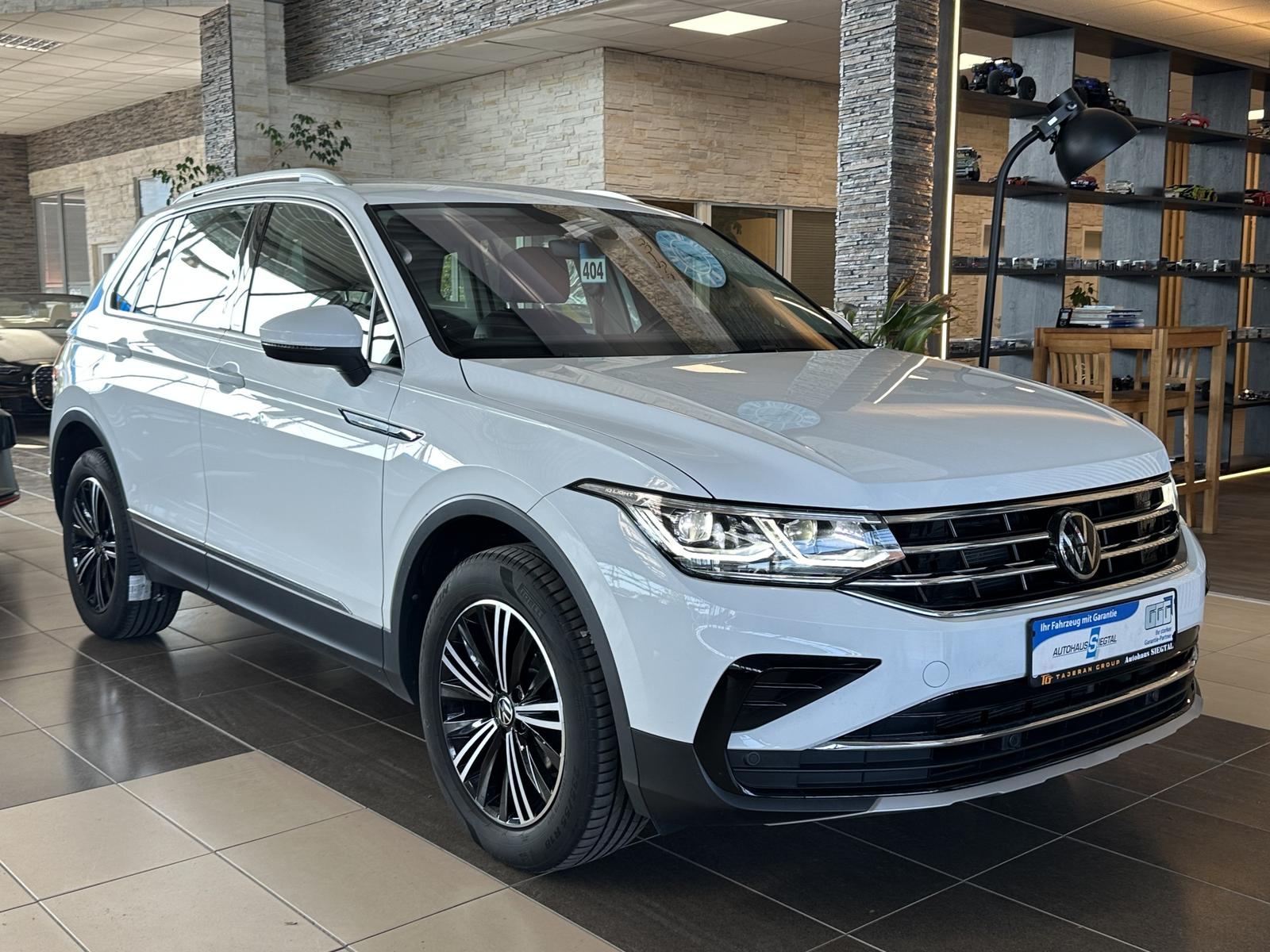 Volkswagen Tiguan Elegance 4Motion Leder R.Cam LED ACC AHK