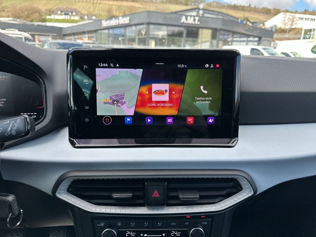 Fahrzeugabbildung SEAT Arona Road Edition 1.0 TSI 116PS 6-Gang - mit KI generiert/bearbeitet