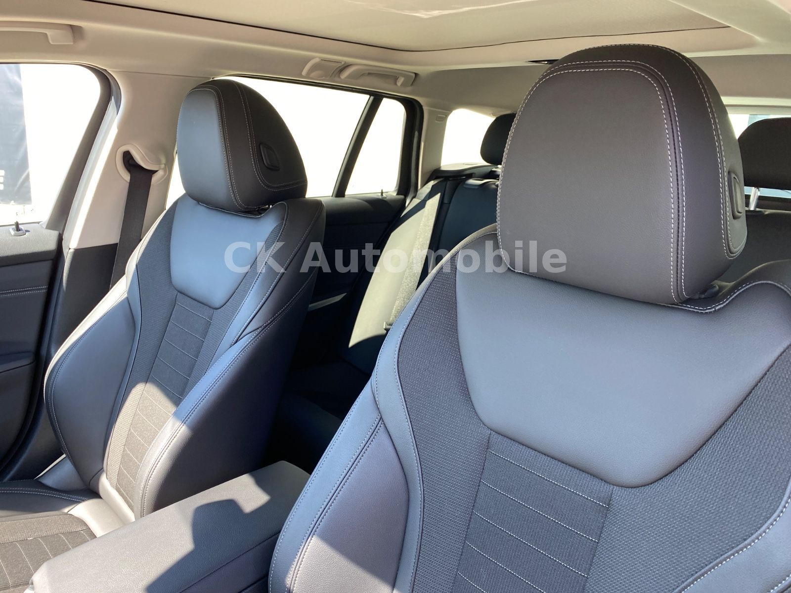 Fahrzeugabbildung BMW 320d xDrive Touring Sport-Line/Laser/Pano/Kamera