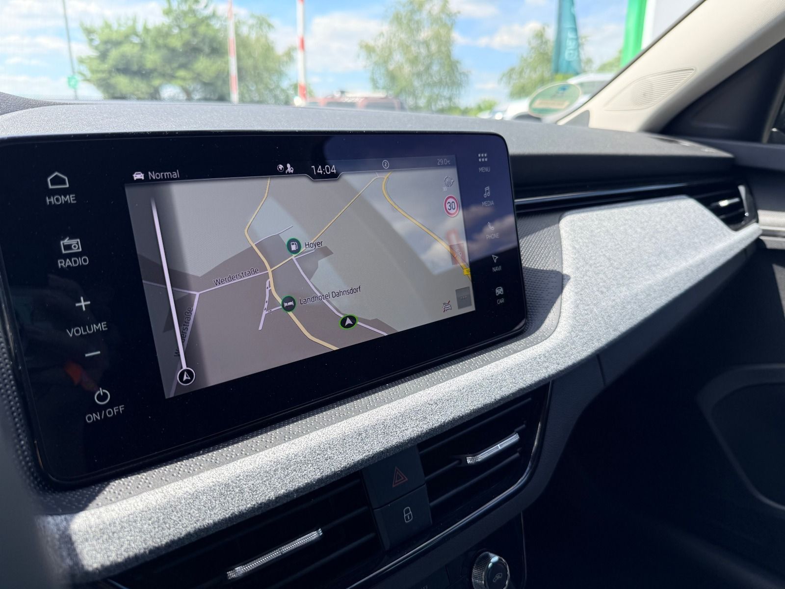 Fahrzeugabbildung SKODA Kamiq Balance 1,5 TSI 110 kW 7-Gang-DSG*AHK*eHec