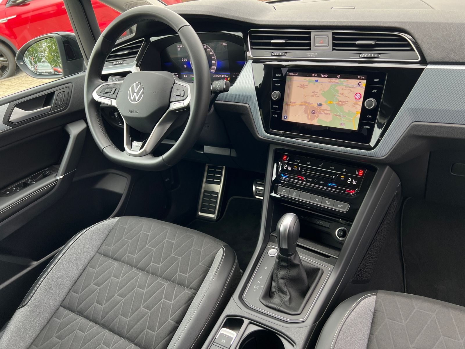 Fahrzeugabbildung Volkswagen Touran Comfortline 2.0 TDI DSG *R-Line Ext., AHK