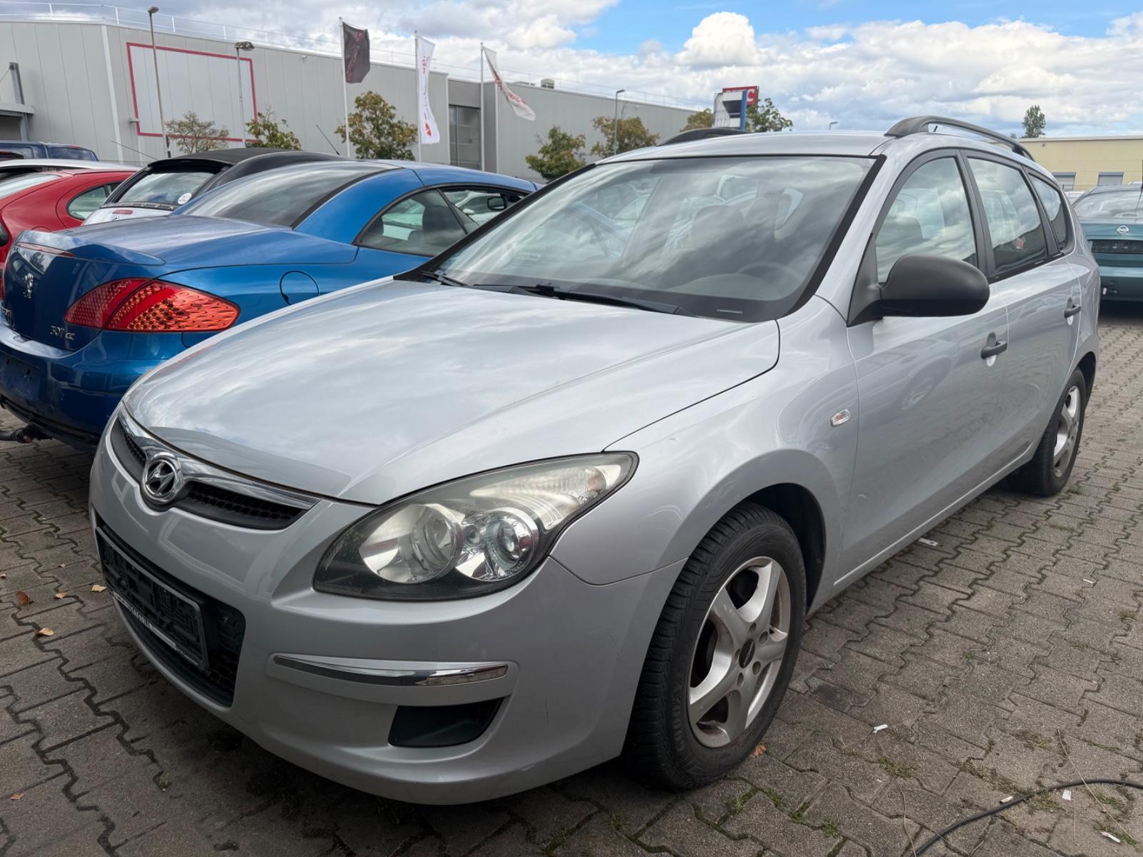 Hyundai i30 2010 — interior