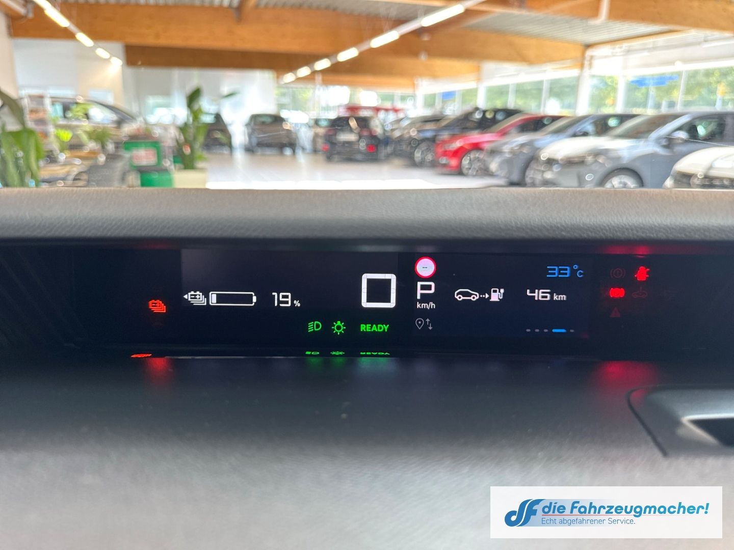 Fahrzeugabbildung Citroën C3 e 113 MAX HUD Navi Soundsystem LED Apple CarP