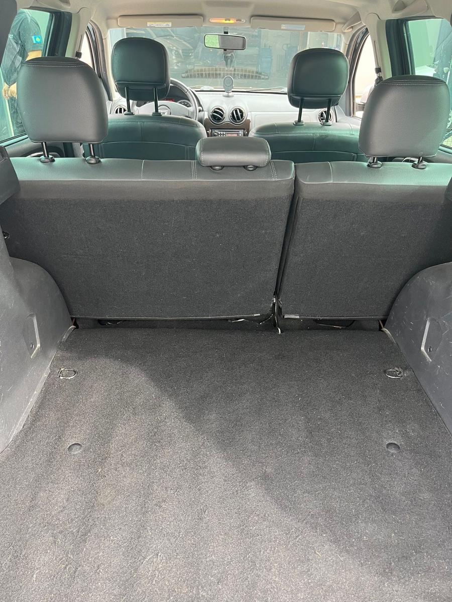 Dacia Duster 2011 — photo 12