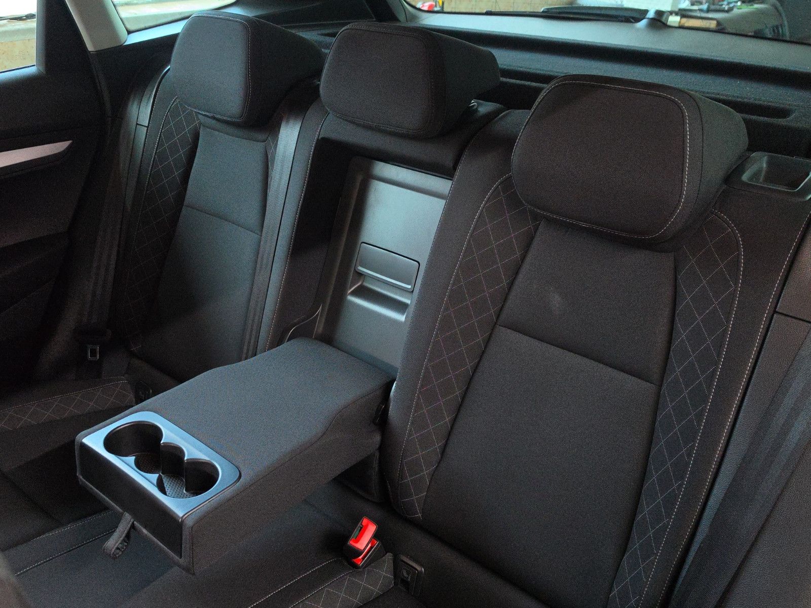 Fahrzeugabbildung SKODA Karoq Ambition Apple CarPlay