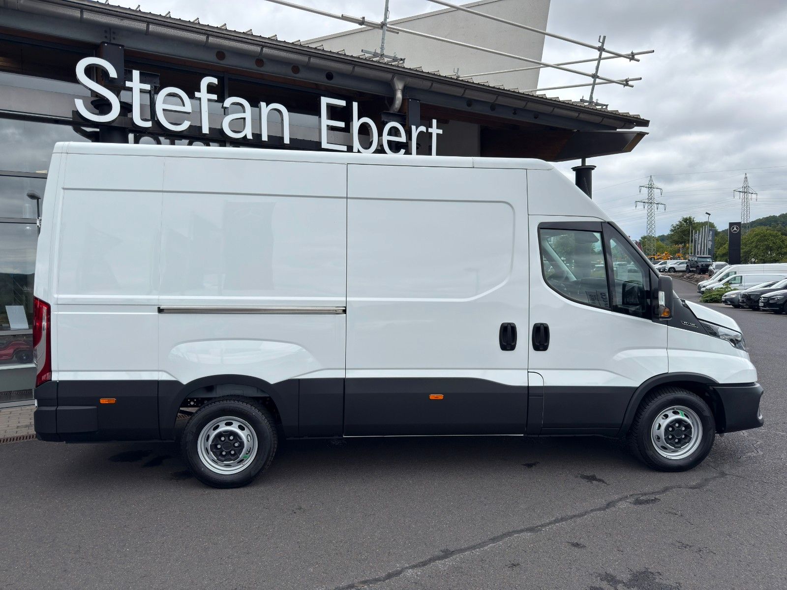 Fahrzeugabbildung Iveco Daily 35S14 V ASC Kastenwagen
