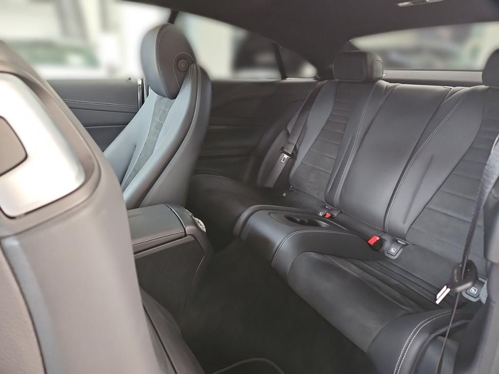 Fahrzeugabbildung Mercedes-Benz E 220 d Coupé AMG Night Pano ACC 360° Multibeam