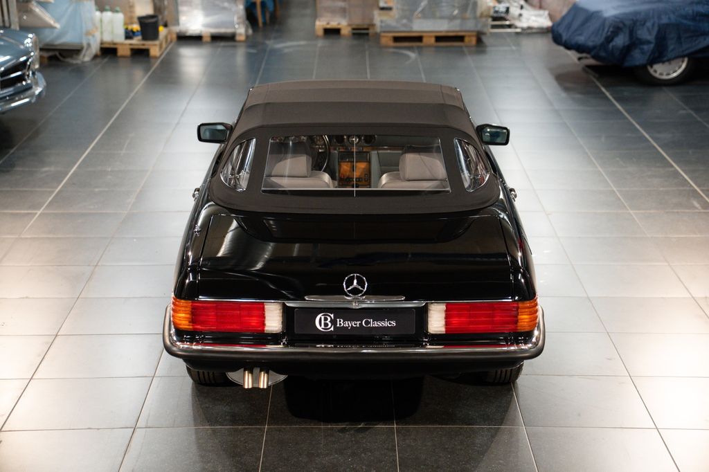 Mercedes-Benz SL 560