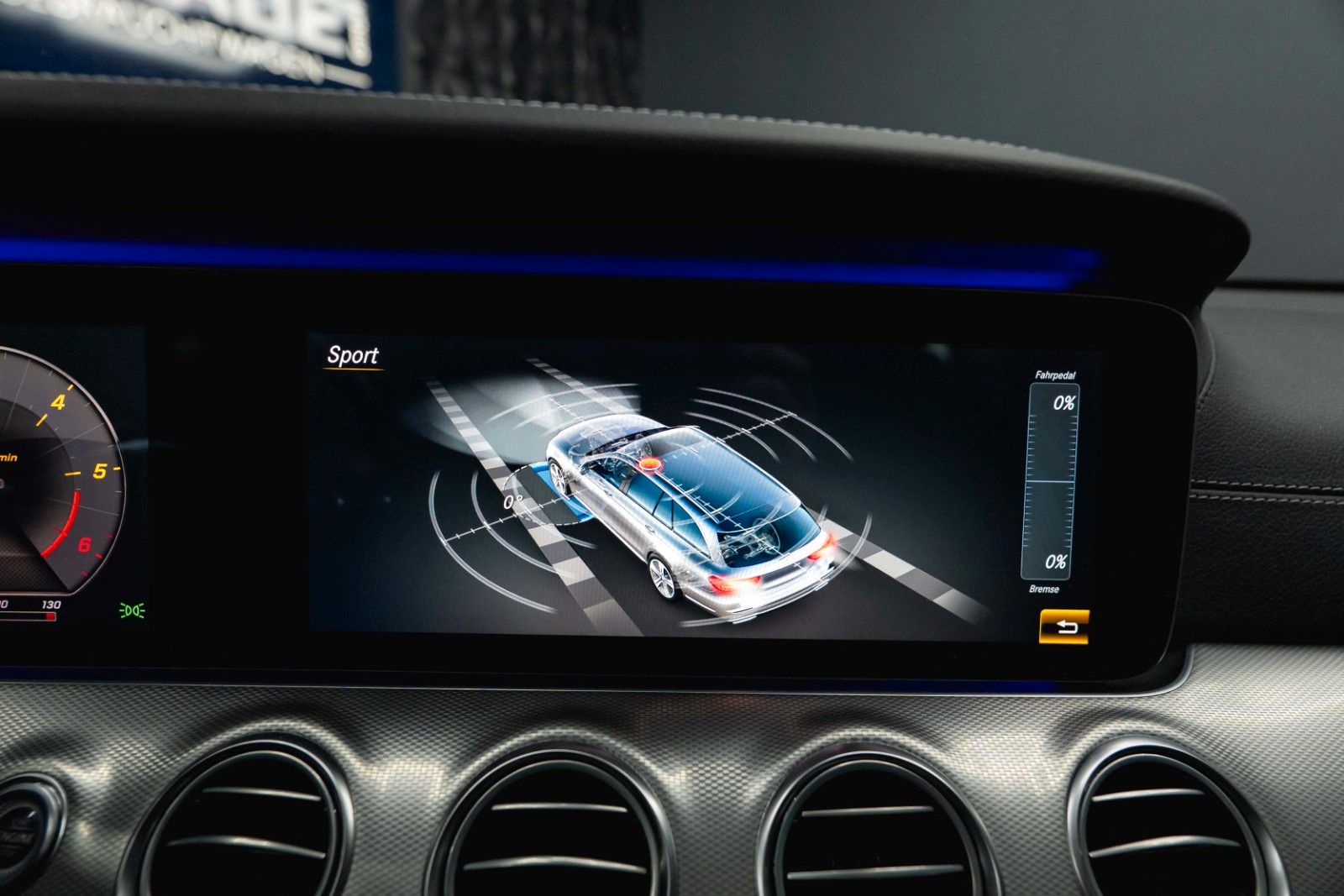 Fahrzeugabbildung Mercedes-Benz E 220d AMG Night-Paket | ACC | LED | Widescreen