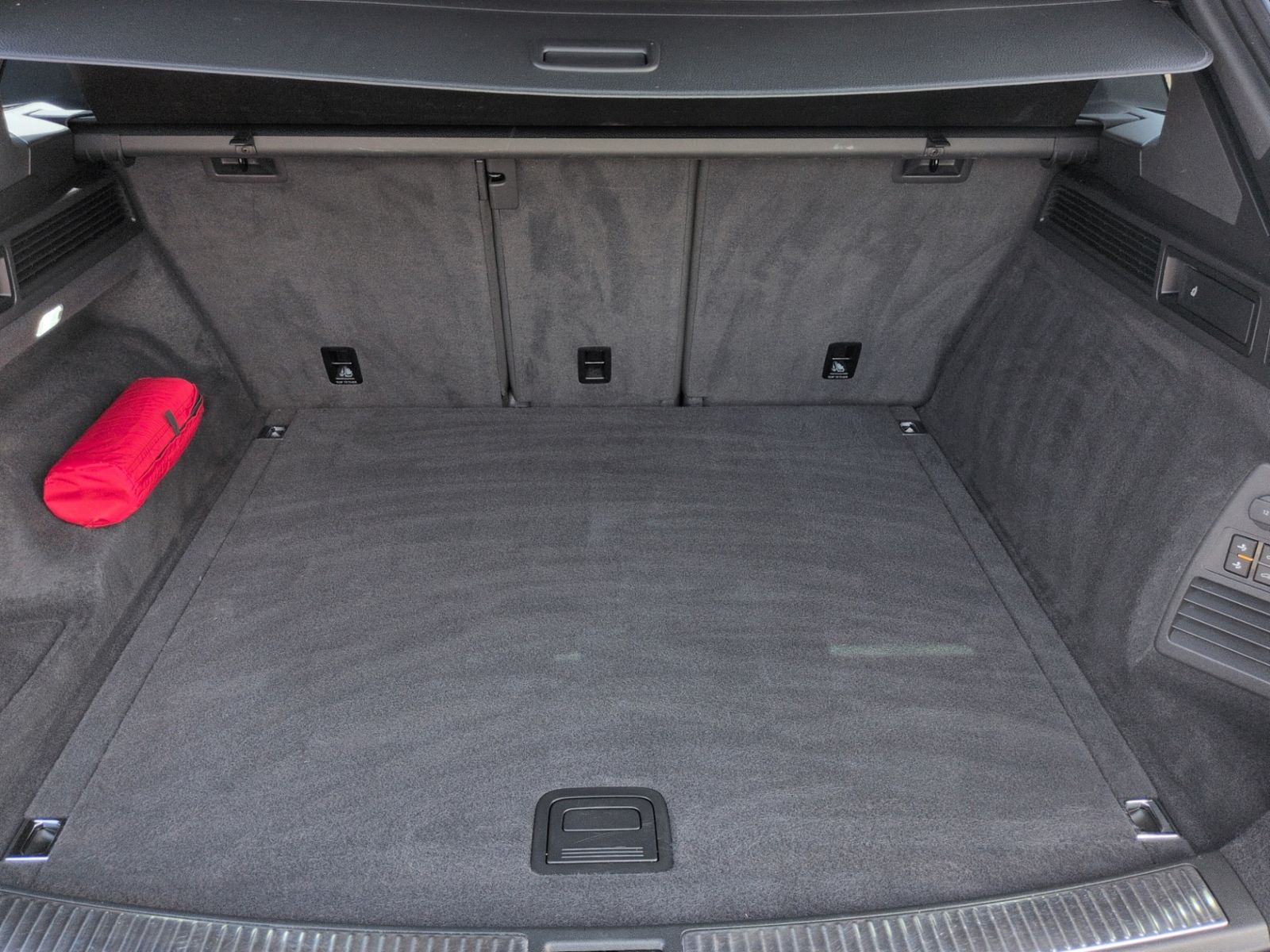 Touareg V8 TDI R Line LEDER+STHZ+AHK+PANO