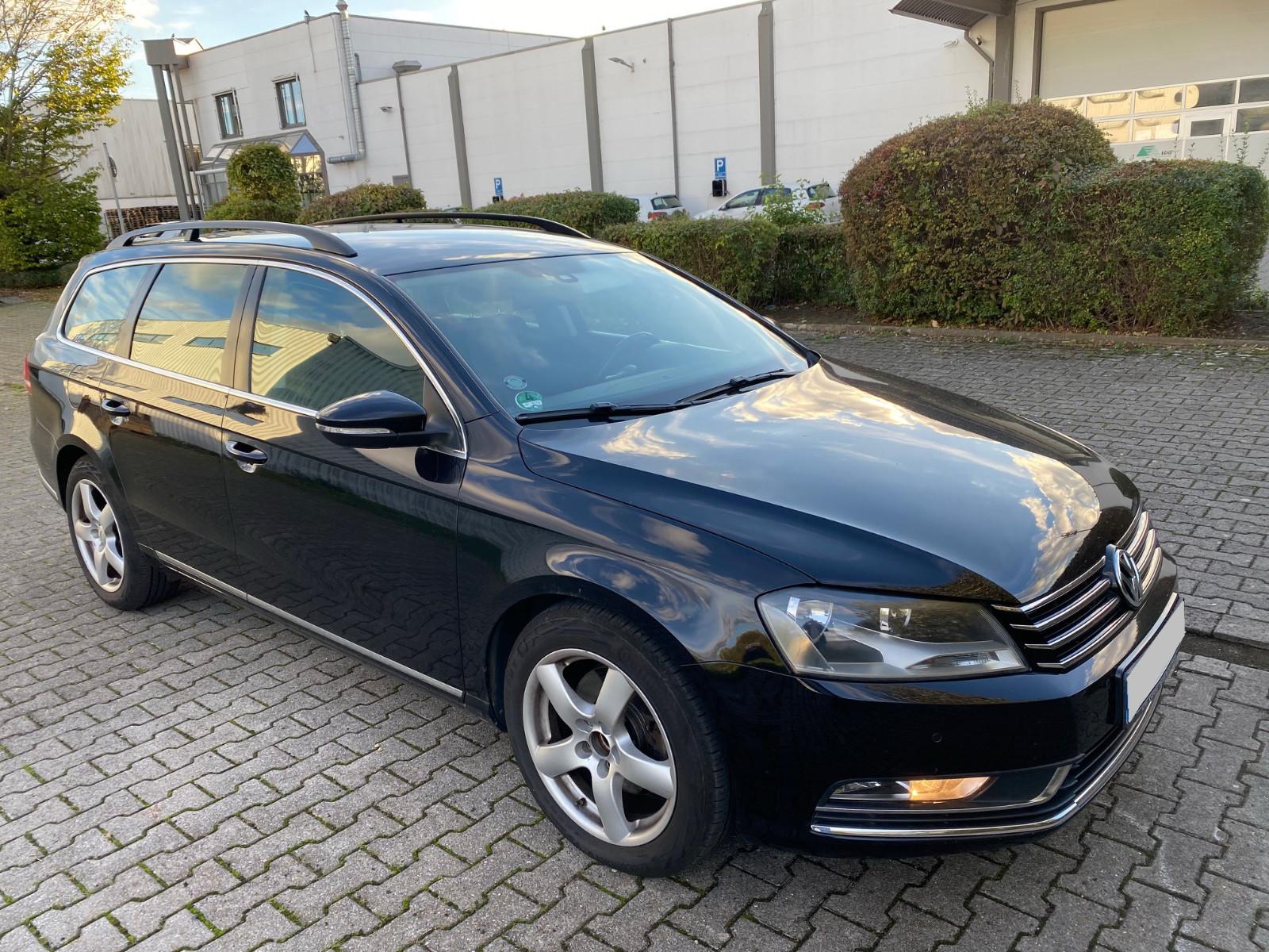 Volkswagen Passat 2011 — rear view