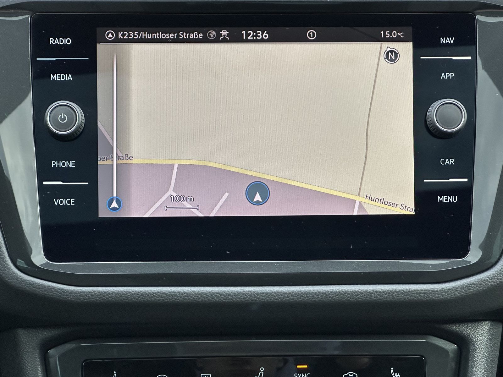 Fahrzeugabbildung Volkswagen Tiguan 2.0 TDI DSG Life NAV+LED+AHK+PANO+17ZO+PP