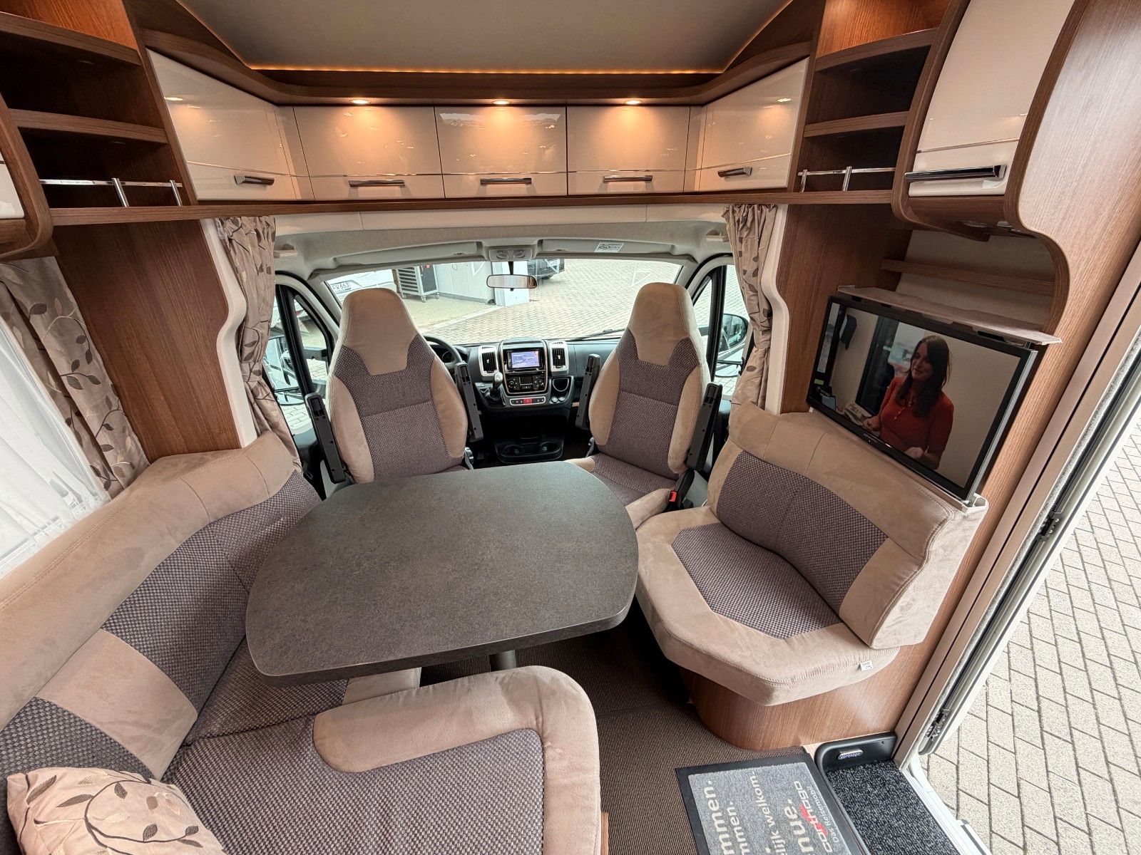 Fahrzeugabbildung Carthago c-tourer T149 LE RB