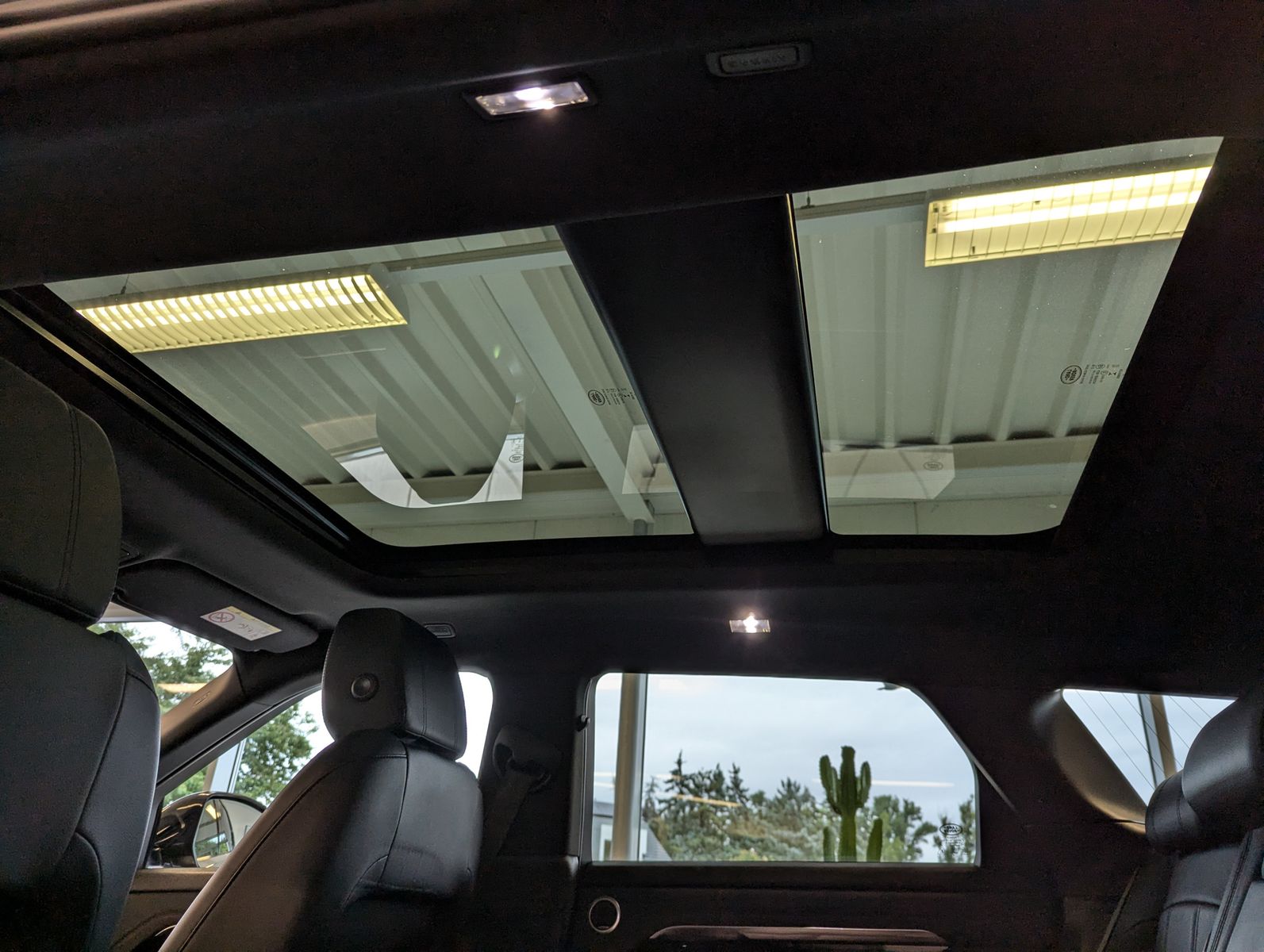 LAND ROVER Range Rover Evoque D180 R-Dynamic SE Pano HUD 20 - Image 14