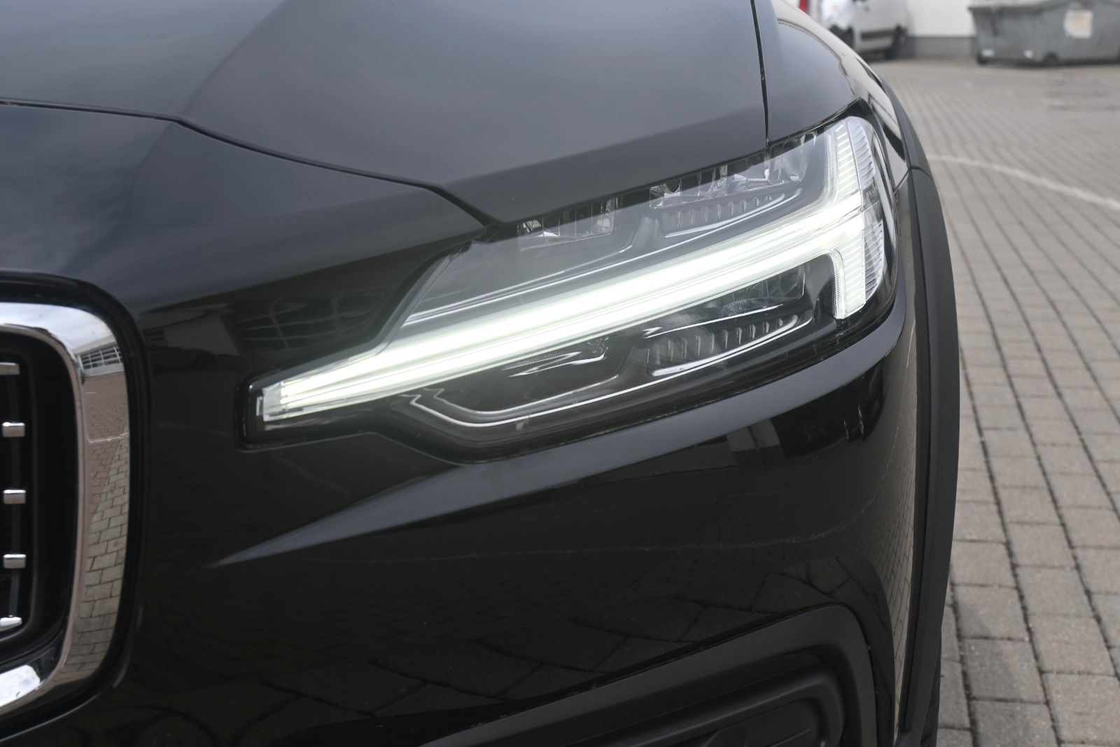 Fahrzeugabbildung Volvo V60Cross Country B4D AWD Plus*FSHZG*ACC*BLIS*AHK