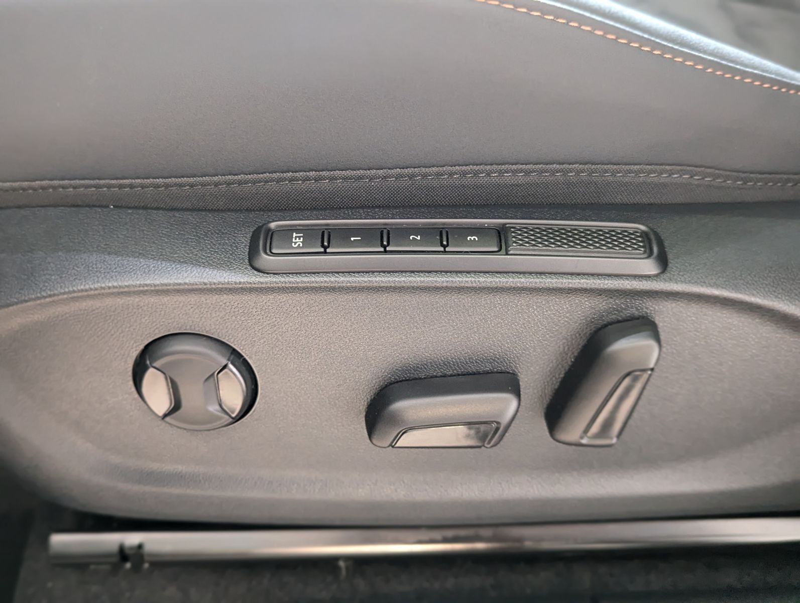 CUPRA Terramar 2.0 VZ 4D Drive-XL HUD Matrix Pano 20" - Image 22