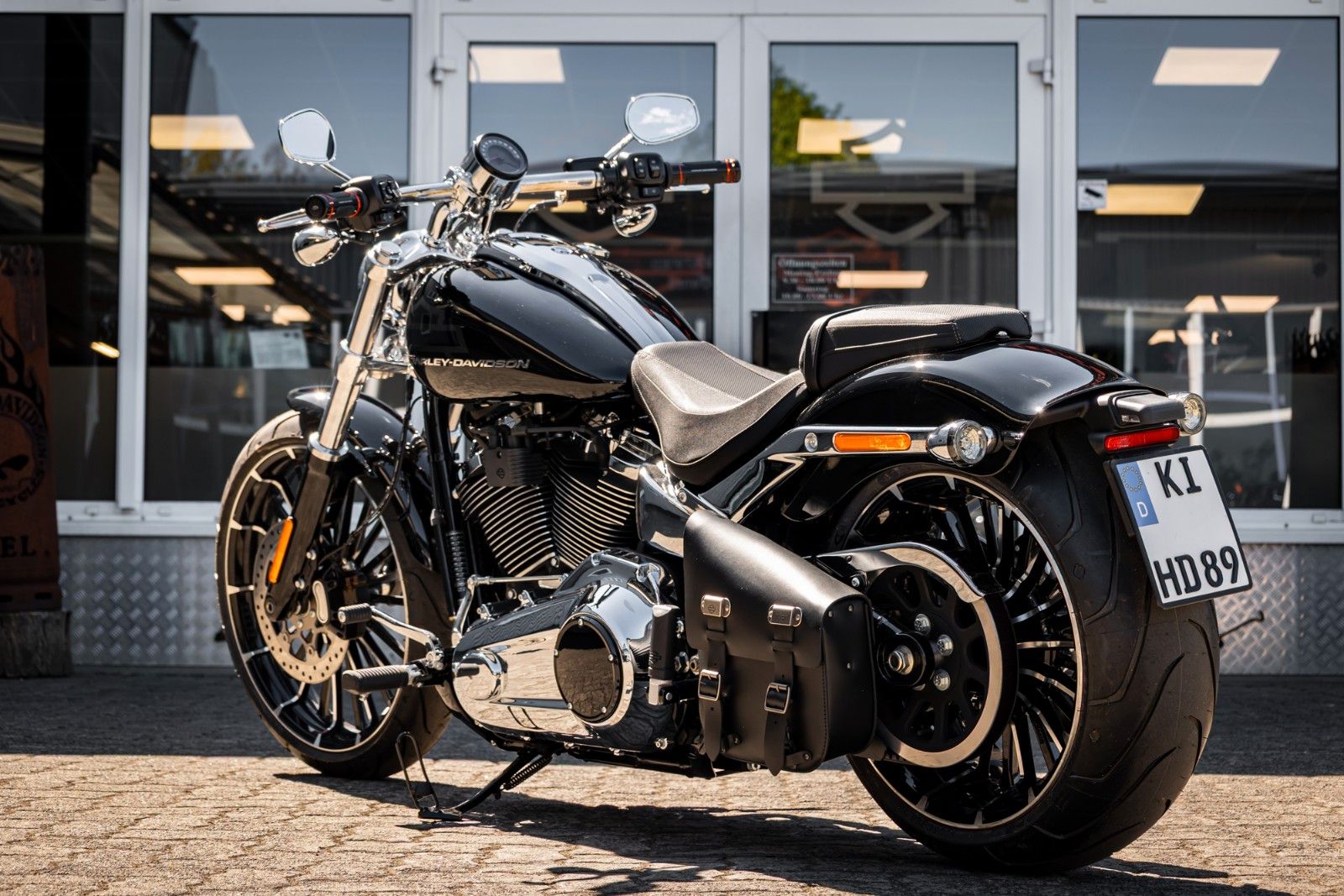 Fahrzeugabbildung Harley-Davidson BREAKOUT FXBR 117 ci - Jekill & Hyde
