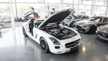 صورة 3 لـ 2010 Mercedes-BENZ SLS AMG